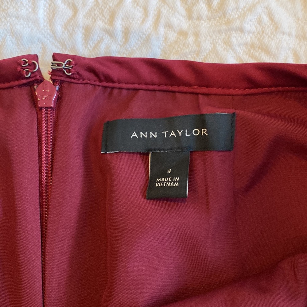 Burgundy Ann Taylor Skirt Size 4. NWOT - Picture 2 of 4